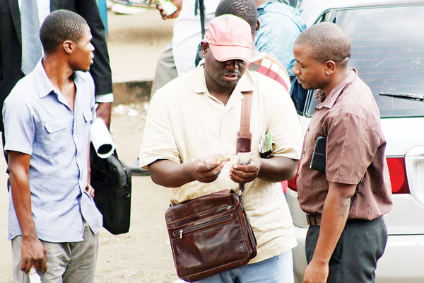Forex dealers rule the roost amid Zim cash crisis