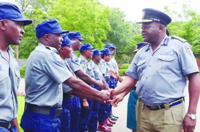 1 632 police officers promoted