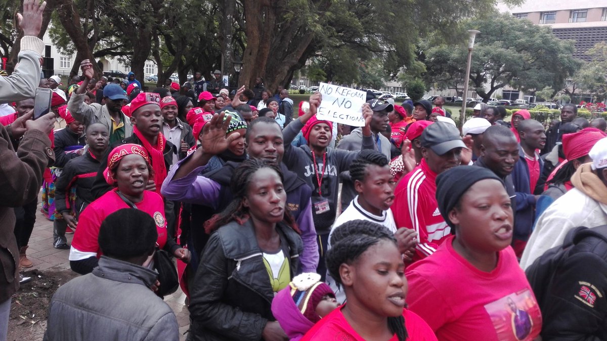 MDC-T demo on, Zanu-PF backs down