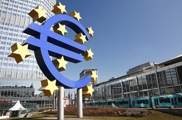 Euro rises as Greece offers new proposals to avert default