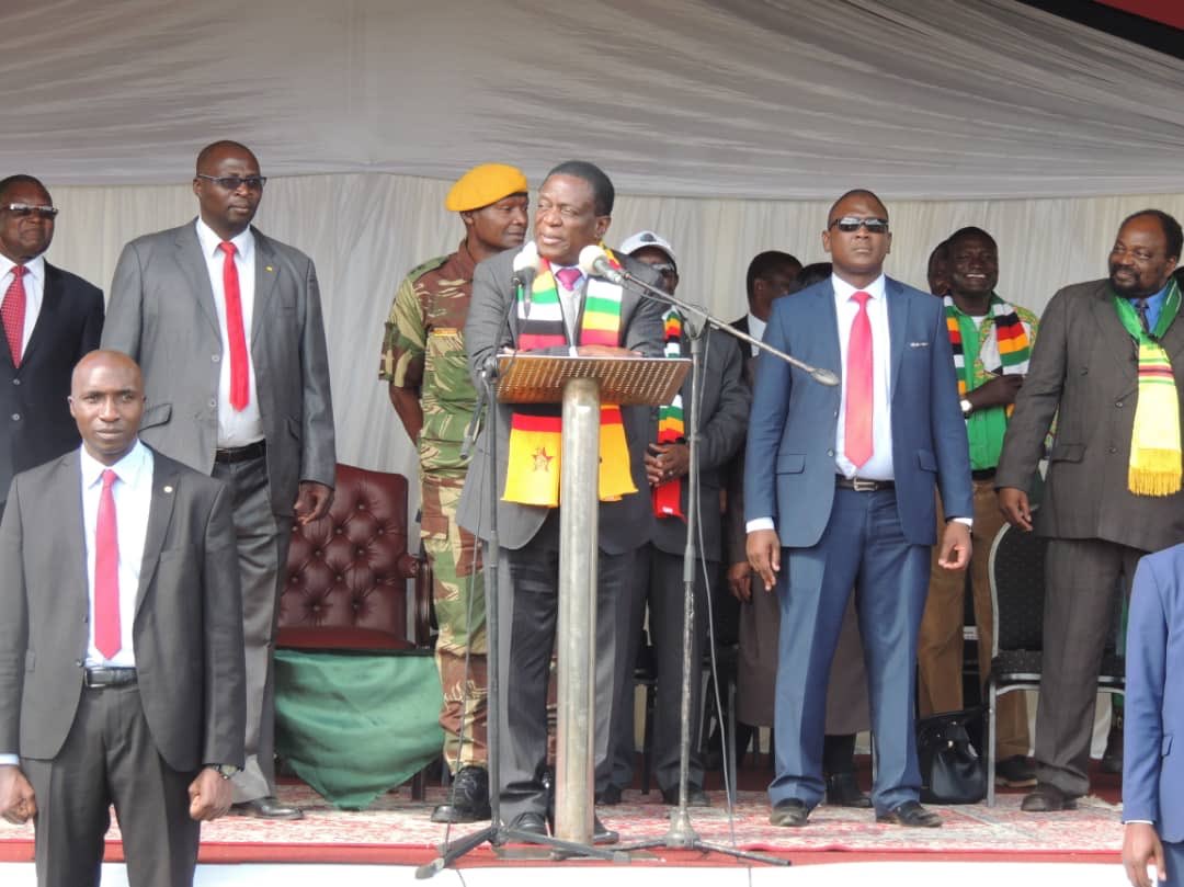 Mnangagwa warns against corruption at Zim borders