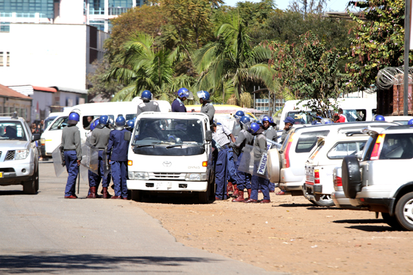 Mugabe's police use tear gas on opposition supporters