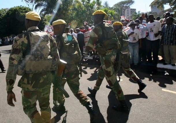 Truck drivers, soldiers clash at Zim border post