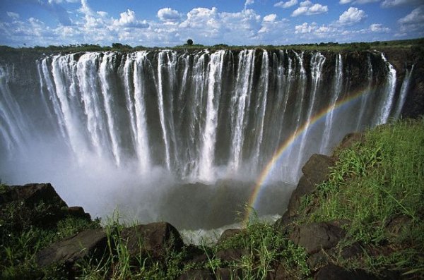 Zim back to record tourist numbers